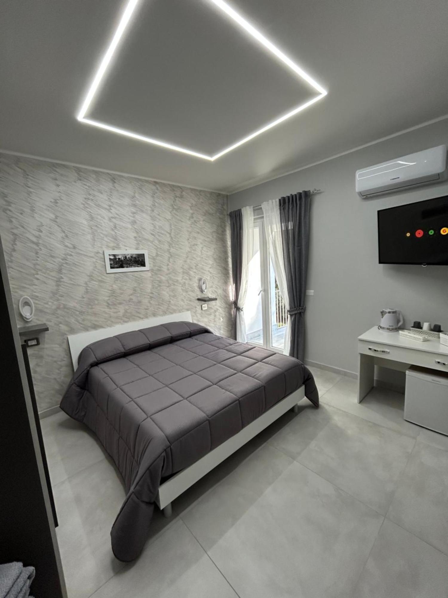 Skycity 2 B&B Naples Extérieur photo